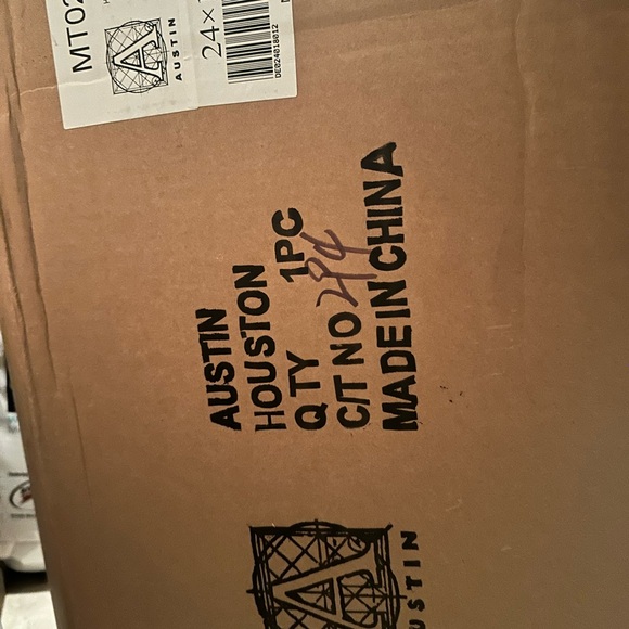 Vintage decor of a woman and a bird - Picture 10 of 10